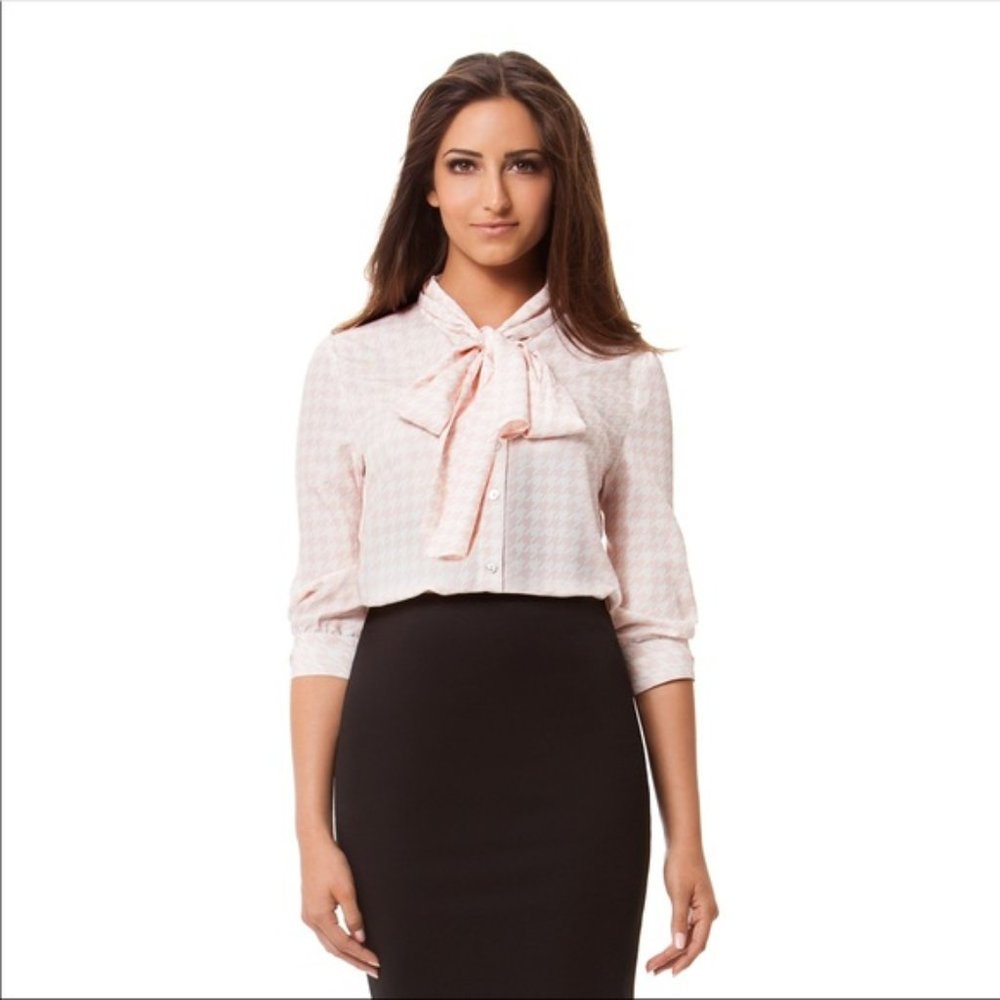 Kardashian Kollection Women’s Size M Sheer Bow Houndstooth light Pink Blouse Top